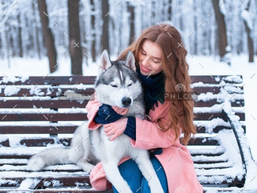 demo-attachment-38-woman-sitting-on-the-bench-with-siberian-husky-PS9ZX58